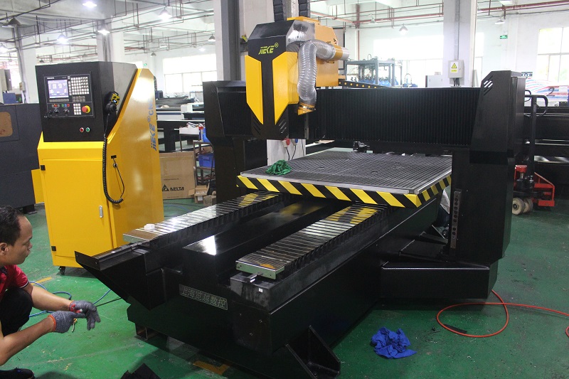 杰克铝板雕刻机 销售结束完美电竞的服务才刚开始